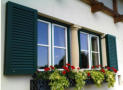 Holz-Aluminium-Fenster mit Zierelementen und Aluminium-Klapplden